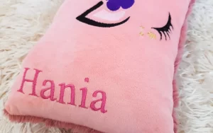 Poduszka z haftem jako prezent personalizowany
