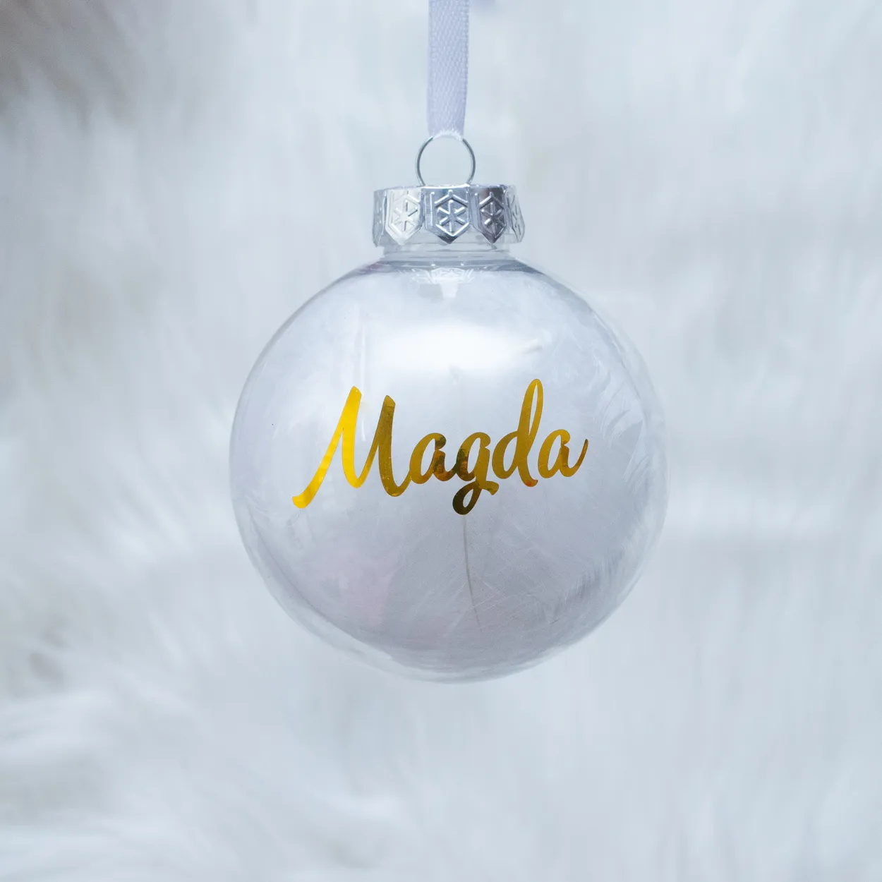 Personalizowa bombka białe piórka + napis złoty